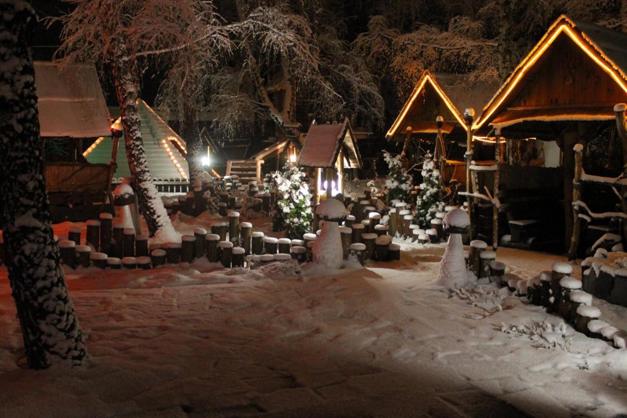 Отель Комплекс відпочинку Колиба Коростень Экстерьер фото